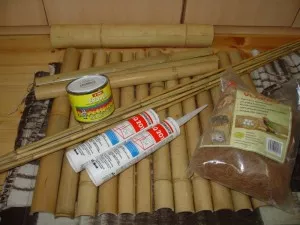 Všechno, ci bude třeba na pozadí (kromě druhé plechovky s lakem, tahle je jen tužidlo)