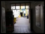 pohled na prodejnu z chodníku